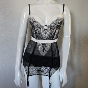 Victoria's Secret Very Sexy Holiday 2013 Black & White Lace Garter Bustier 36B